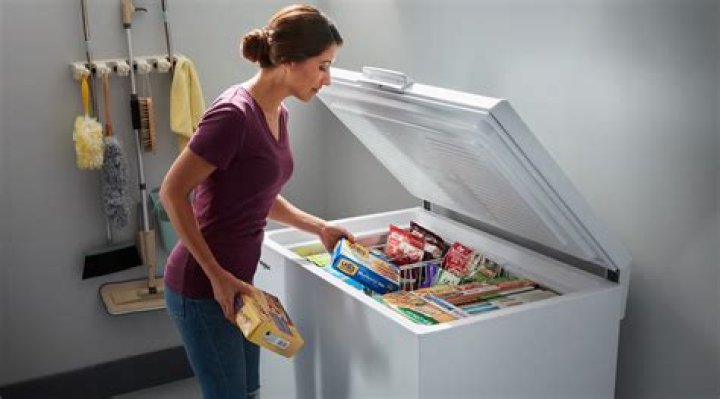 Do freezers work more efficiently when full?