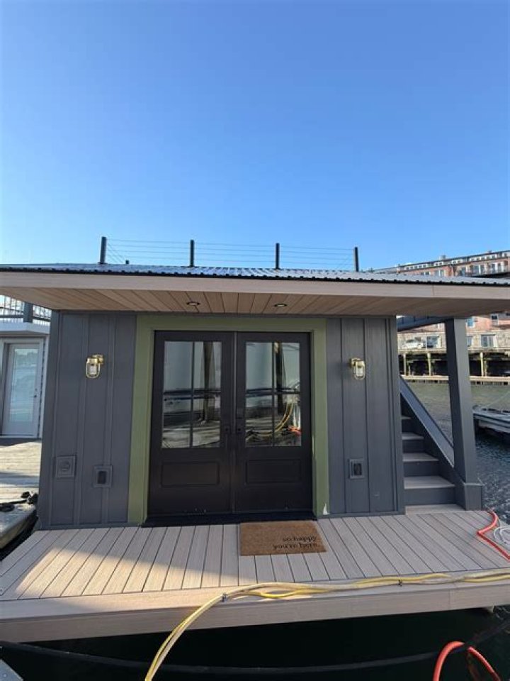 Does airbnb do houseboats?