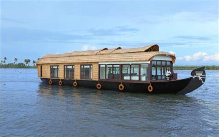 Where are houseboats found?